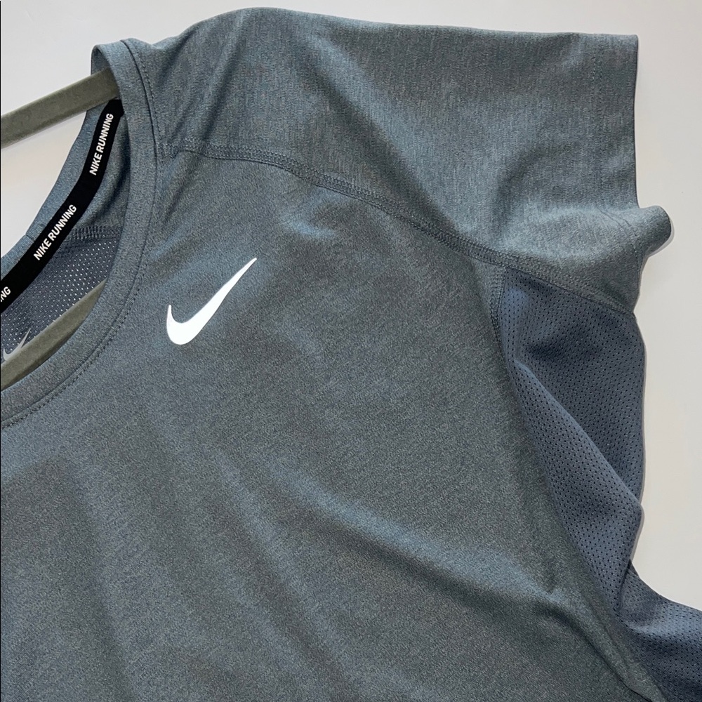 Nike Charcoal Short Sleeve Tee Womens size XL - Picture 3 of 8